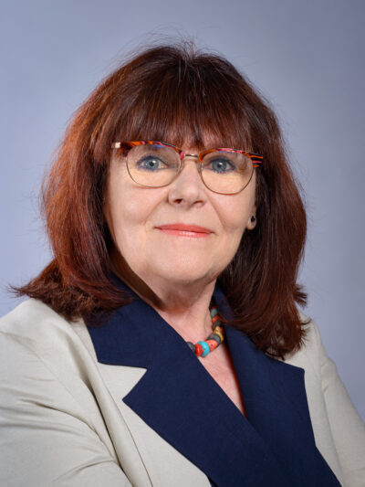 Fotografia portretowa: prof. dr hab. Grażyna Firlit-Fesnak, prof. ucz.