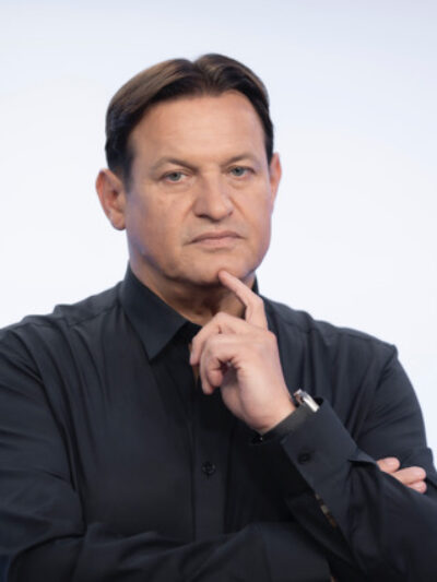 Fotografia portretowa: prof. dr hab. Jacek Męcina, prof. uczelni