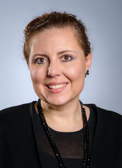 dr Karina Jędrzejowska, prof. ucz.