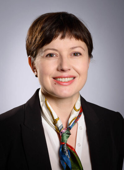 dr Justyna Nakonieczna-Bartosiewicz, prof. ucz.