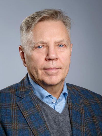 Fotografia portretowa: prof. dr hab. Stanisław Filipowicz, prof. uczelni