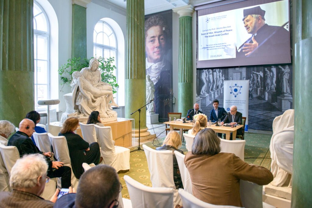 Galeria zdjęć z uroczystości upamiętnienia pierwszej rocznicy śmierci prof. Szewacha Weissa - wykład prof. Shlomo Ben Ami